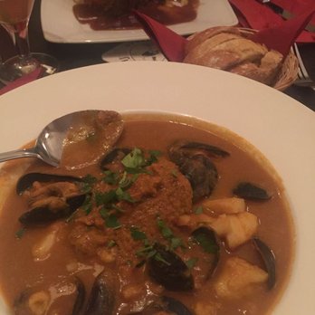 De Blauwe Hollander - Hotchpotch (Stamppot) with beef, onions, potatoes and carrots (in the back). I got the Bouillabaisse, Dutch - with cod, mussels, shrimp, etc - Modern European Near Me - Amsterdam, New Hampshire