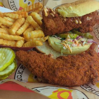 Dave's Hot Chicken - Chicken Shop Near Me - Warren, Michigan