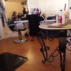 Cottage A Salon - One of the stations