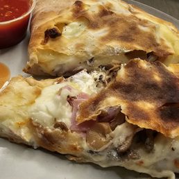 It was a great calzone, good sauces, but canned mushrooms?!?!