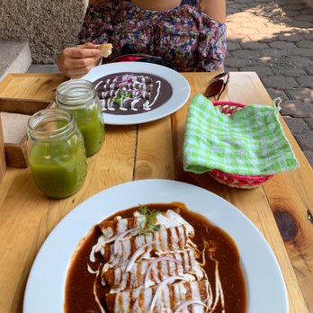 Plan V - Enmoladas and enfrijoladas with a green juice. - Vegan Near Me - Ciudad de México, DIF Plan V - Enmoladas and enfrijoladas with a green juice. - Vegan Near Me - Ciudad de México, DIF