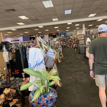 Berwyn Vintage Flea Market - Well organized aisles - Antiques Near Me - Berwyn, Pennsylvania
