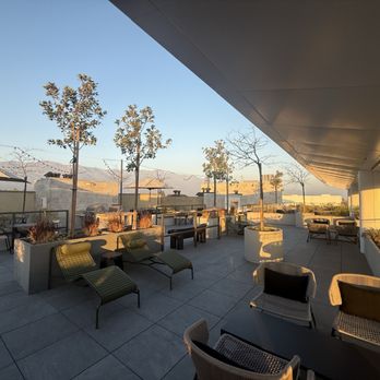 MW Lofts - Rooftop mountain view with grills and covered seating - Apartments Near Me - Pasadena, California