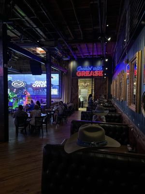 Lainey Wilson's Bell Bottoms Up by null