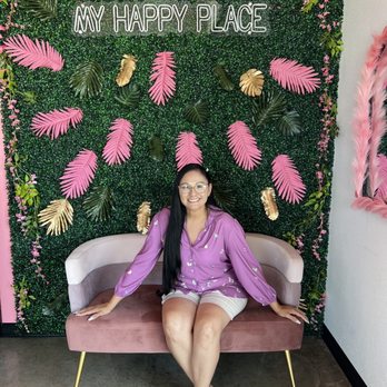 Chaud Coffee - Nice atmosphere and photo op - Coffee & Tea Near Me - Hidalgo, Texas