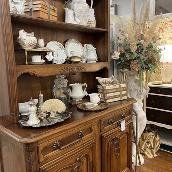 With Willing Hands Antiques - Antiques Near Me - Waxahachie, Texas With Willing Hands Antiques - Antiques Near Me - Waxahachie, Texas