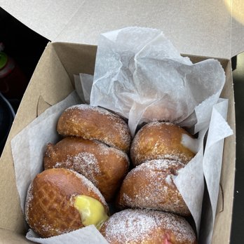 Leonard's Bakery - Original, Li hing, coconut, macadamia, guava, mango - Bakeries Near Me - Honolulu, Hawaii Leonard's Bakery - Original, Li hing, coconut, macadamia, guava, mango - Bakeries Near Me - Honolulu, Hawaii