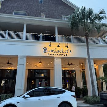 Blue Jackets Gastropub - Wine Bars Near Me - Orlando, Florida