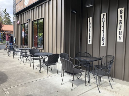 Sweet Dahlia Baking by null