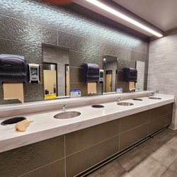 Love's Travel Stop - Women's Restroom