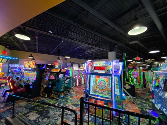 District Eat & Play by null