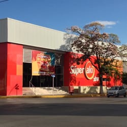 Super aki - La fachada de Super akí, como se ve desde Prolongación Montejo