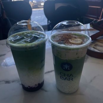 M Chá Bar - Plain oat-milk matcha (right), blueberry matcha (left) - Bubble Tea Near Me - Vaughan, Ontario