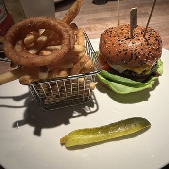 Yard House - Cheeseburger - Bars Near Me - Pasadena, California Yard House - Cheeseburger - Bars Near Me - Pasadena, California