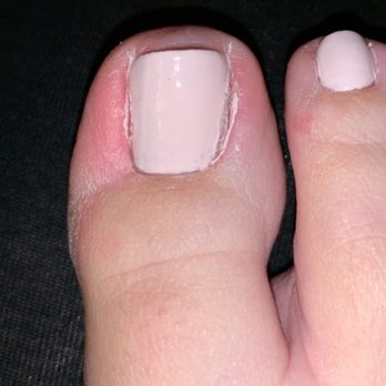 LE Nails & Spa - Horrible paint job - Nail Salons Near Me - Morton, Illinois