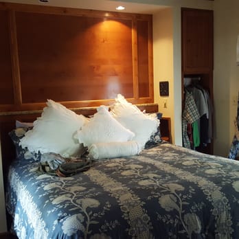 All Seasons Treehouse Village - Nice bedroom - Vacation Rentals Near Me - Eureka Springs, Arkansas All Seasons Treehouse Village - Nice bedroom - Vacation Rentals Near Me - Eureka Springs, Arkansas