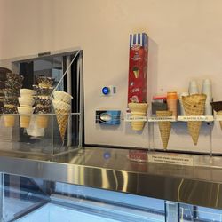Scoops On 5th - Cones