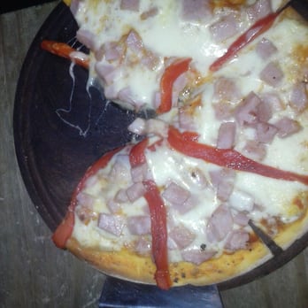 Good Coffee - Pizza individual jamon y morrones. La salsa base tiene cebolla - Bars Near Me - Buenos Aires, C