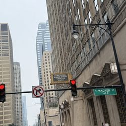Big Bus Tours Chicago - The side of the Opera House