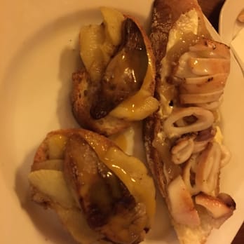 Tempranillo - Squid with caramelized onions and foie gras with baked apple tapas - Wine Bars Near Me - Madrid, M Tempranillo - Squid with caramelized onions and foie gras with baked apple tapas - Wine Bars Near Me - Madrid, M