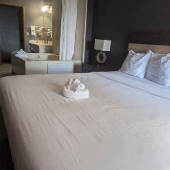 Sunnyside Inn and Suites - Hotels Near Me - Clackamas, Oregon