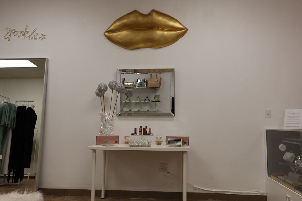 VESTIR BOUTIQUE Updated April 2024 10 Photos 2450 N Brawley Ave