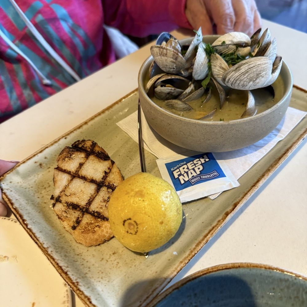 Bluewater Grill Seafood Restaurant & Market Carlsbad - Steamed clams 9.4/10 - Seafood Near Me - Carlsbad, California