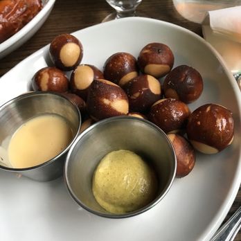 First Draft - Pretzel bites - really good! - American Near Me - Chicago, Illinois