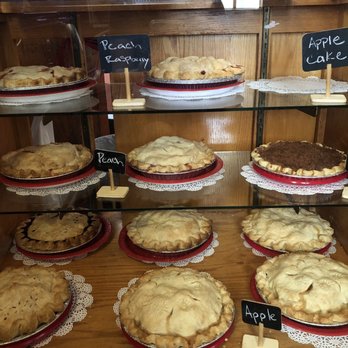 Happy Apple Kitchen - Pies!!! Gorgeous,lovely, delectable pies on display. You get fresh ones straight from the kitchen. - Diners Near Me - Grass Valley, California