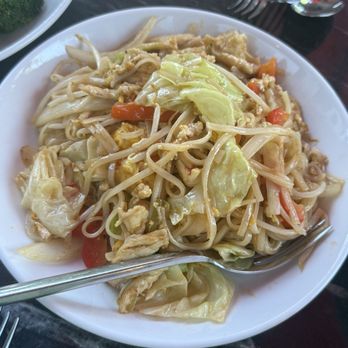 Chef Burma - Wok spicy noodles w/chicken - Burmese Near Me - Sacramento, California