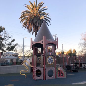 Maple Park - Castle - Parks Near Me - Glendale, California Maple Park - Castle - Parks Near Me - Glendale, California