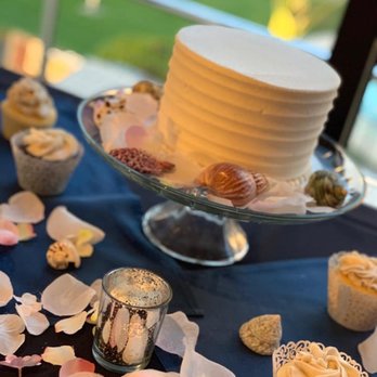 LadyCakes Bakery - Our small cutting cake and beautiful cupcakes - Bakeries Near Me - Cape Coral, Florida