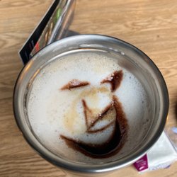 Coffee Fellows - Latte macchiato with chocolate sauce and oat milk