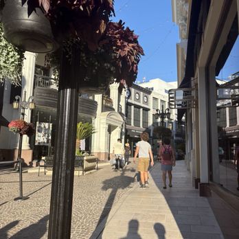 Tommy Bahama - a mall? - Women's Clothing Near Me - Huntington Beach, California Tommy Bahama - a mall? - Women's Clothing Near Me - Huntington Beach, California