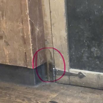 Franco Manca - Mouse climbing down wall - Pizza Near Me - Oxford, OXF