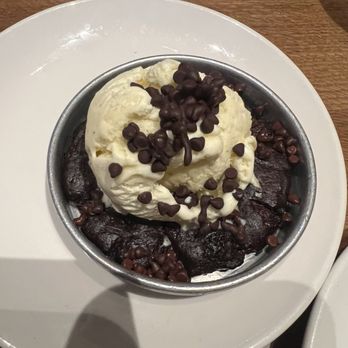 BJ's Restaurant & Brewhouse - Oreo pizookie - New American Near Me - Doral, Florida BJ's Restaurant & Brewhouse - Oreo pizookie - New American Near Me - Doral, Florida