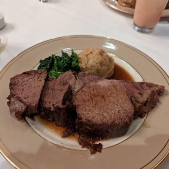 Rib Room - Prime rib with spinach and potatoes - New American Near Me - New Orleans, Louisiana Rib Room - Prime rib with spinach and potatoes - New American Near Me - New Orleans, Louisiana