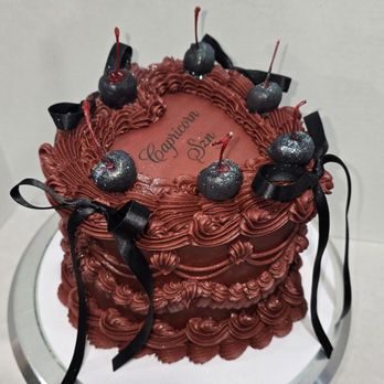 Fizz Bakery - Beautiful vintage cake - Bakeries Near Me - Stockton, California