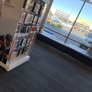 Verizon - Like the open feel and great light while you wait. - Mobile Phones Near Me - Hawthorne, California