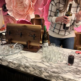 Kimpton Shane Hotel - Complimentary wine - Hotels Near Me - Atlanta, Georgia
