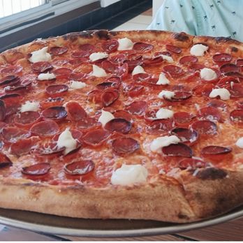 Back Bench Pizza - Pepperoni and Ricotta, honey on the side - Pizza Near Me - Ventura, California