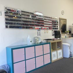 Young Nails & Spa