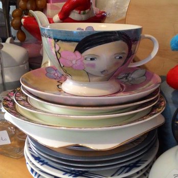 Anne's Secondhand Shop - Professional Services Near Me - Bulimba, QLD