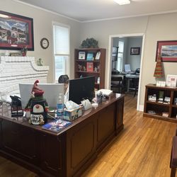Cole Hixon Insurance - Lovely front office