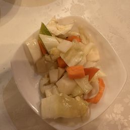 Veggies served when you are seated. Not much flavor