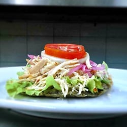 Deliciosos Panuchos de La Tradición, mis favoritos. Con frijolito cocinado a la leña.