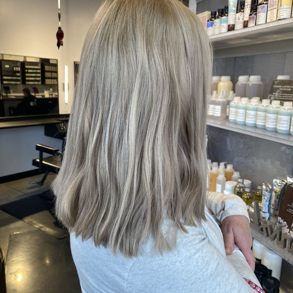 EssereBlu The Salon - The Space - Love my color! - Hair Stylists Near Me - St. Louis, Missouri