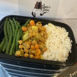 Donias Dishes - Curried Chickpeas, Green Beans & White Rice