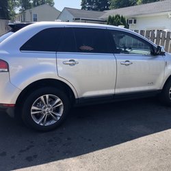 Attache' Limousine Service - Midsize Lincoln SUV