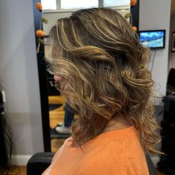 Waves Hair Studio - Highlights, cut & style by Holly